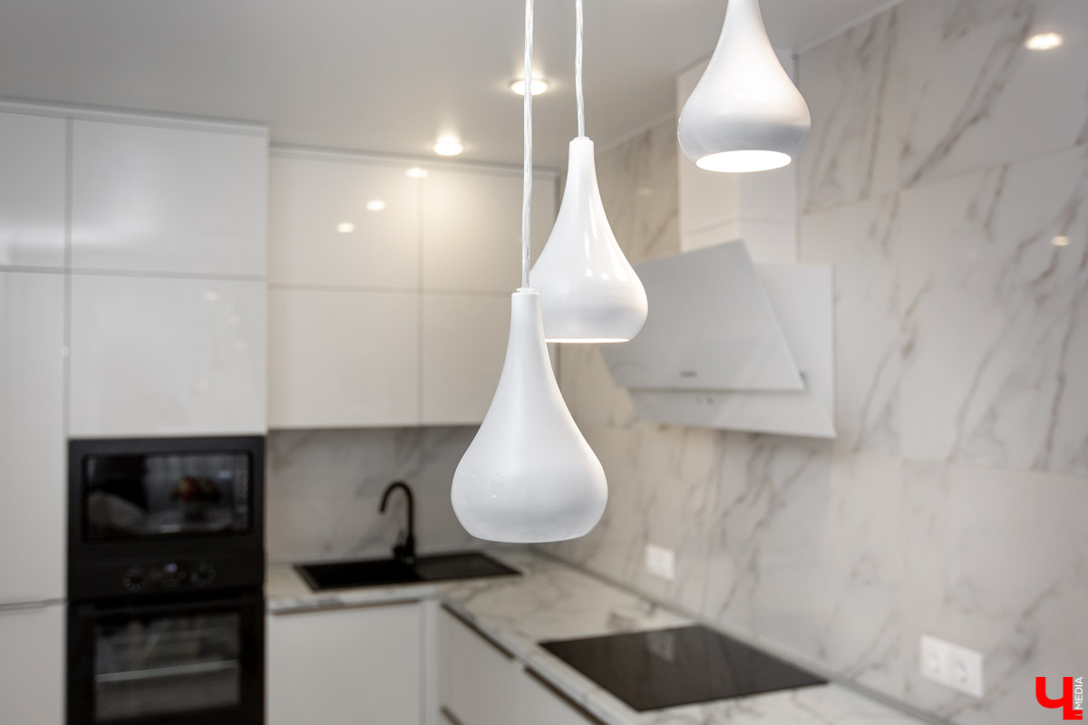 Владимирская бизнес-леди Светлана Соколова самостоятельно разработала дизайн-проект своей новой двухкомнатной квартиры. Мы заглянули к ней в гости, чтобы своими глазами увидеть то, что из этого получилось