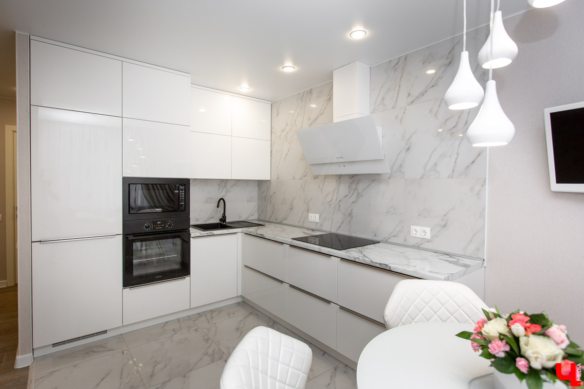 Владимирская бизнес-леди Светлана Соколова самостоятельно разработала дизайн-проект своей новой двухкомнатной квартиры. Мы заглянули к ней в гости, чтобы своими глазами увидеть то, что из этого получилось