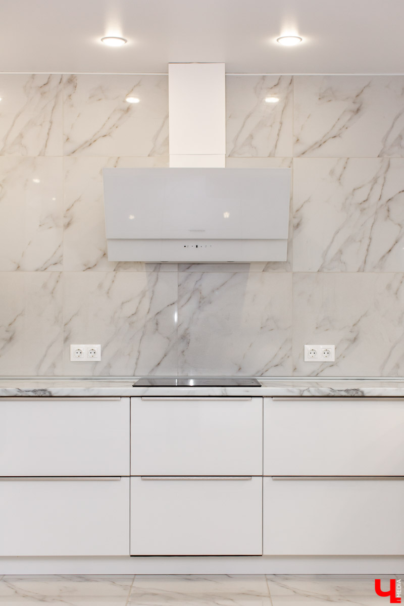 Владимирская бизнес-леди Светлана Соколова самостоятельно разработала дизайн-проект своей новой двухкомнатной квартиры. Мы заглянули к ней в гости, чтобы своими глазами увидеть то, что из этого получилось