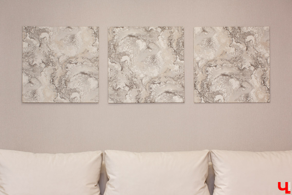 Владимирская бизнес-леди Светлана Соколова самостоятельно разработала дизайн-проект своей новой двухкомнатной квартиры. Мы заглянули к ней в гости, чтобы своими глазами увидеть то, что из этого получилось