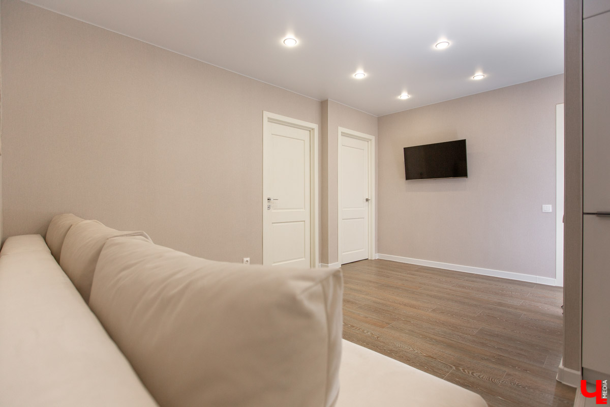 Владимирская бизнес-леди Светлана Соколова самостоятельно разработала дизайн-проект своей новой двухкомнатной квартиры. Мы заглянули к ней в гости, чтобы своими глазами увидеть то, что из этого получилось