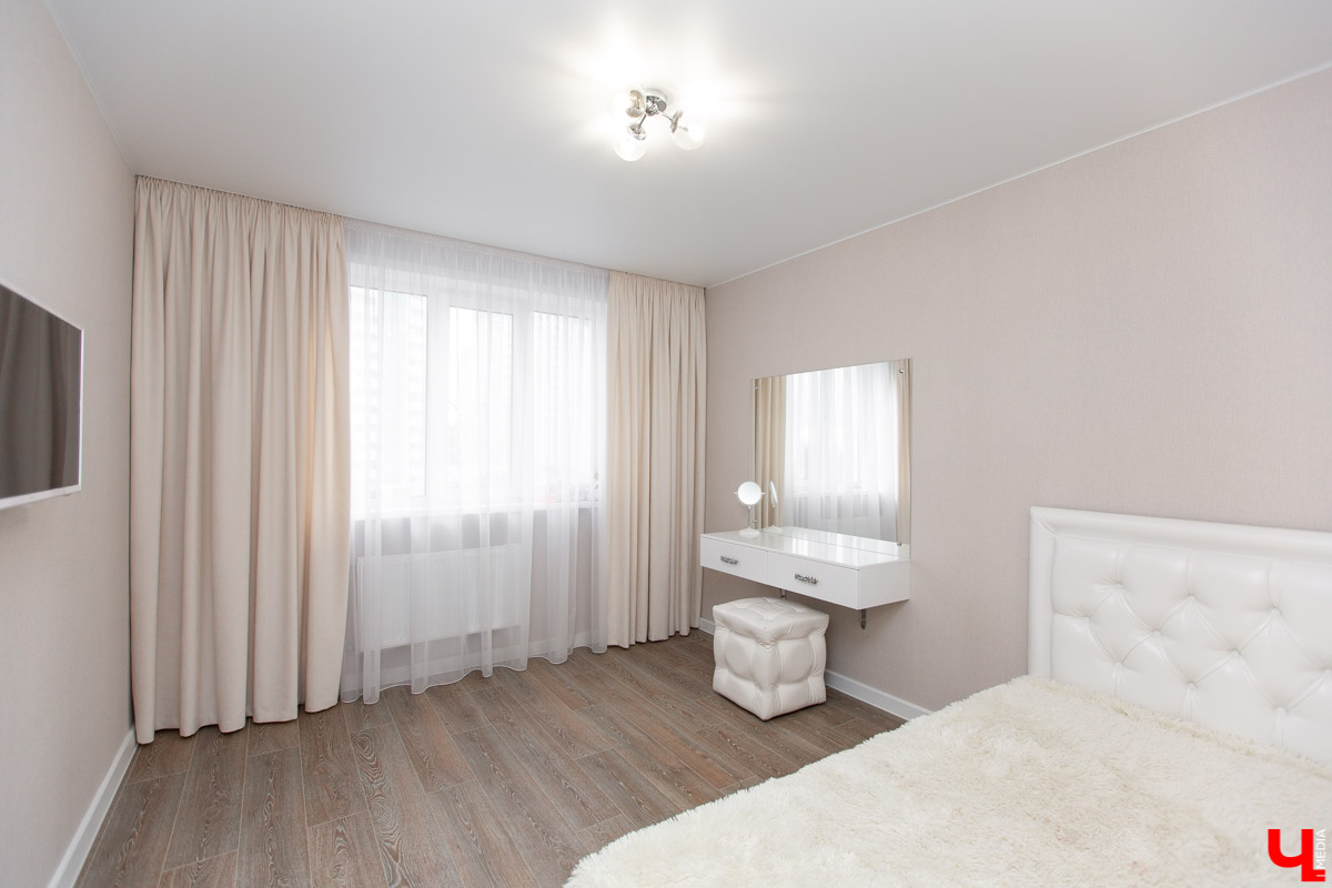 Владимирская бизнес-леди Светлана Соколова самостоятельно разработала дизайн-проект своей новой двухкомнатной квартиры. Мы заглянули к ней в гости, чтобы своими глазами увидеть то, что из этого получилось