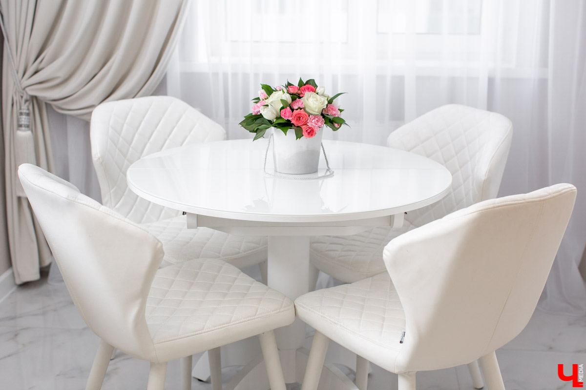 Владимирская бизнес-леди Светлана Соколова самостоятельно разработала дизайн-проект своей новой двухкомнатной квартиры. Мы заглянули к ней в гости, чтобы своими глазами увидеть то, что из этого получилось