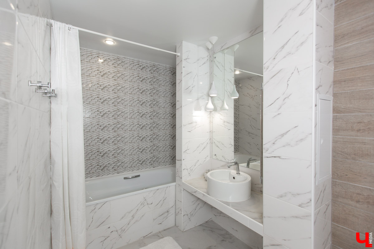 Владимирская бизнес-леди Светлана Соколова самостоятельно разработала дизайн-проект своей новой двухкомнатной квартиры. Мы заглянули к ней в гости, чтобы своими глазами увидеть то, что из этого получилось