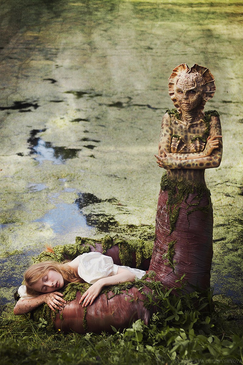 Прекрасные и загадочные, уродливые и наводящие ужас - эти персонажи работы владимирского фотографа Владиславы Калниете. Пожалуй, она - единственный мастер в городе, кто создает вот такие необычные сюжеты в кадре