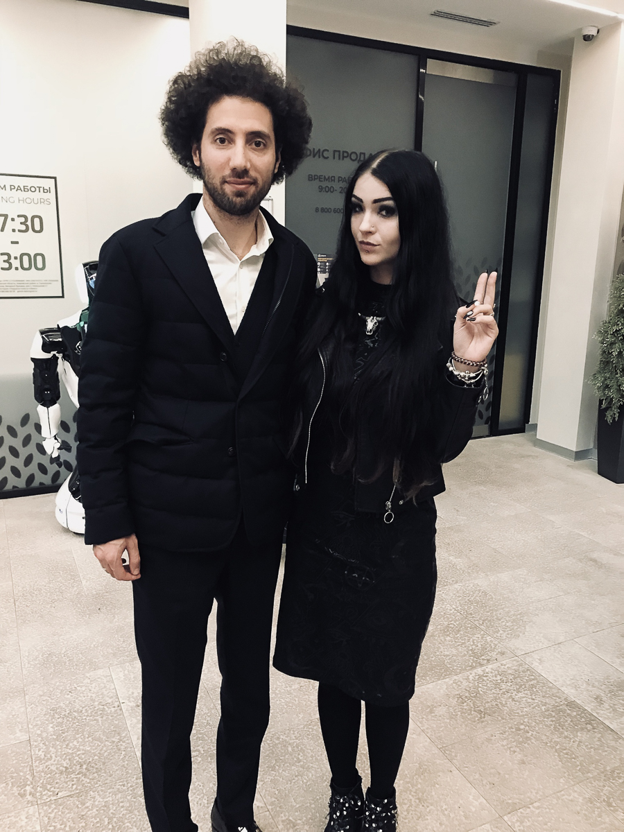 Марина - модель в готическом стиле и стендапер одновременно. Сочетание несочетаемого привело девушку на участие в тээнтэшном «Comedy Баттле»