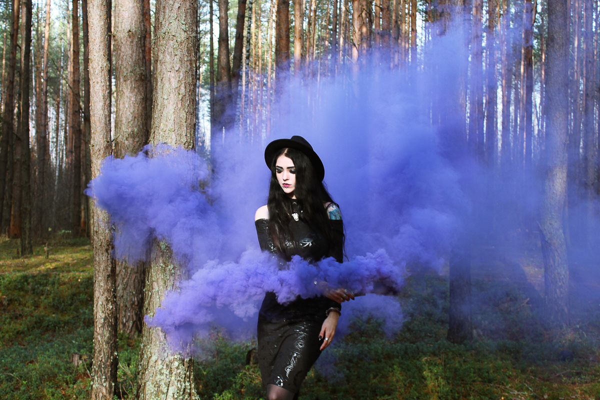 Марина - модель в готическом стиле и стендапер одновременно. Сочетание несочетаемого привело девушку на участие в тээнтэшном «Comedy Баттле»