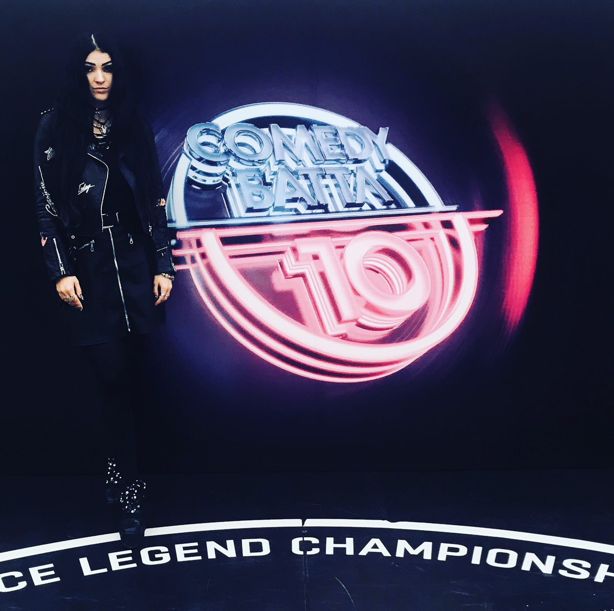 Марина - модель в готическом стиле и стендапер одновременно. Сочетание несочетаемого привело девушку на участие в тээнтэшном «Comedy Баттле»