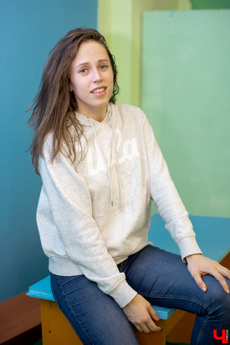 «Владимирские львицы» в обычной жизни - пушистые котики. Рассказываем, как сохранить желание носить каблуки даже после перелома наколенника