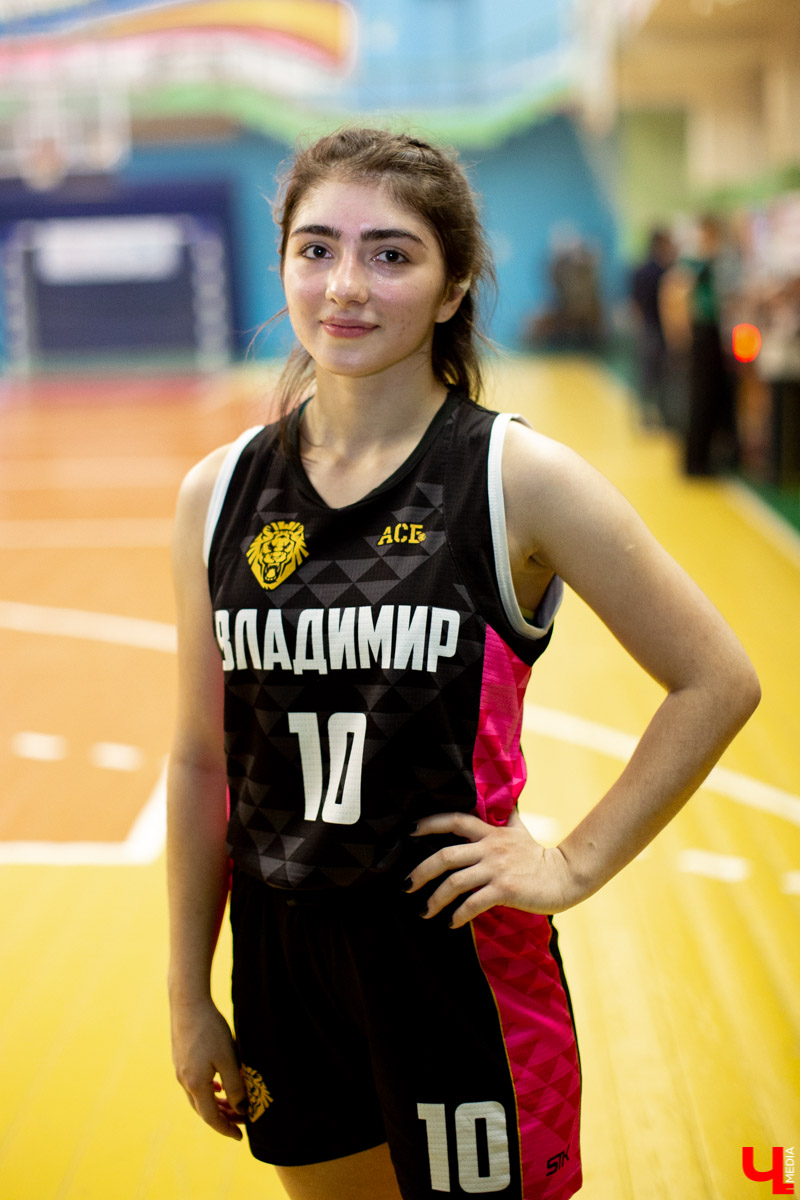 «Владимирские львицы» в обычной жизни - пушистые котики. Рассказываем, как сохранить желание носить каблуки даже после перелома наколенника