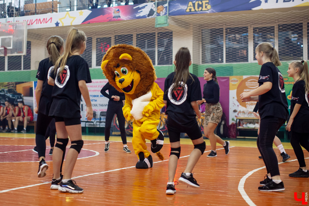 «Владимирские львицы» в обычной жизни - пушистые котики. Рассказываем, как сохранить желание носить каблуки даже после перелома наколенника