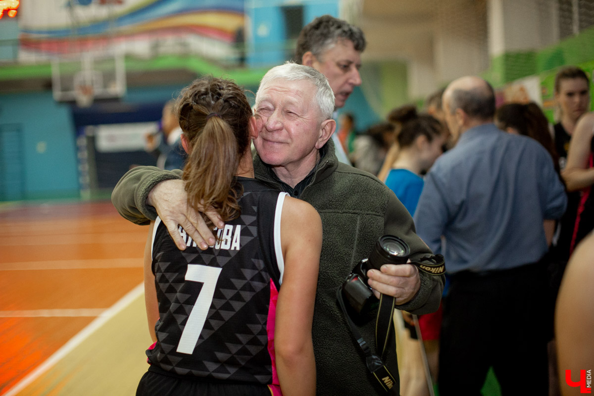 «Владимирские львицы» в обычной жизни - пушистые котики. Рассказываем, как сохранить желание носить каблуки даже после перелома наколенника