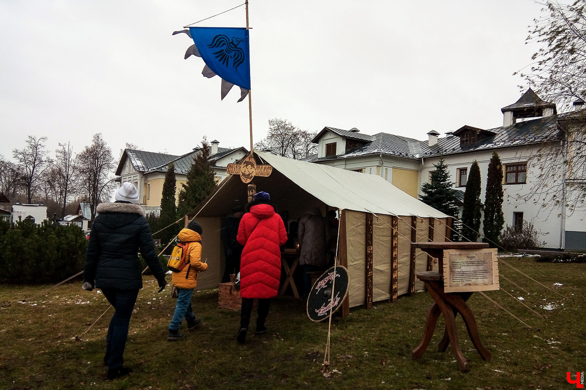 2 и 3 ноября в “Пушкарской слободе” в Суздале прошел ежегодный фестиваль “Пушкарский сбор”. Участниками стали местные жители и гости из столицы