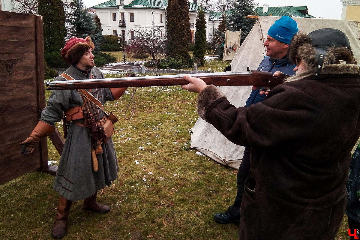 2 и 3 ноября в “Пушкарской слободе” в Суздале прошел ежегодный фестиваль “Пушкарский сбор”. Участниками стали местные жители и гости из столицы