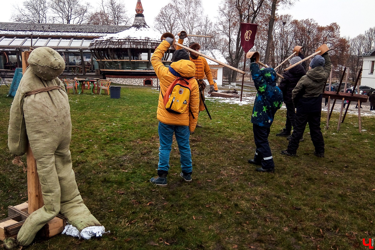 2 и 3 ноября в “Пушкарской слободе” в Суздале прошел ежегодный фестиваль “Пушкарский сбор”. Участниками стали местные жители и гости из столицы