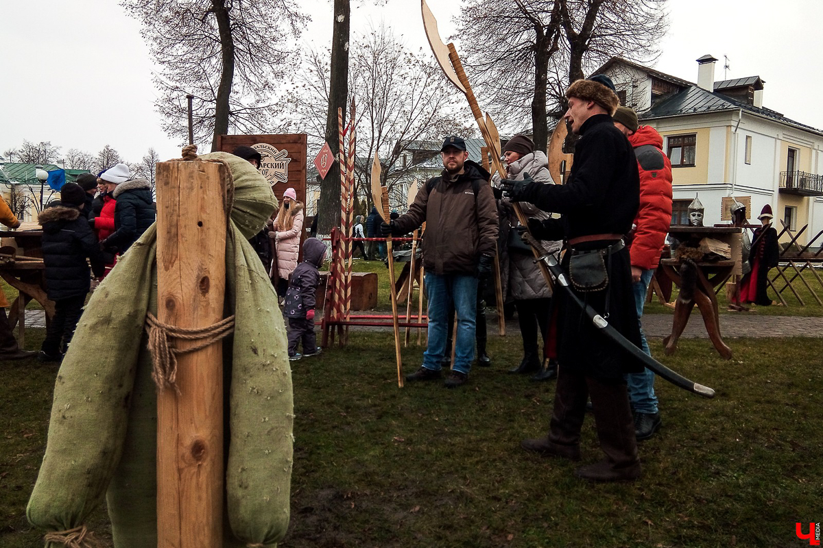 2 и 3 ноября в “Пушкарской слободе” в Суздале прошел ежегодный фестиваль “Пушкарский сбор”. Участниками стали местные жители и гости из столицы