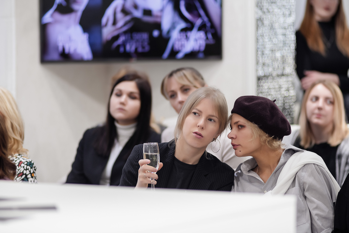 Салон и клиника GEN87 провели увлекательный бьюти-девичник. Приятная музыка, полезные мастер-классы, теплое общение - вот чем запомнится этот вечер