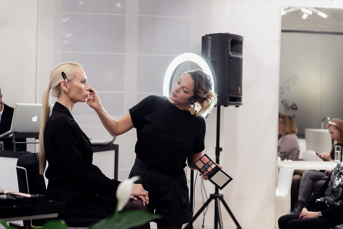 Салон и клиника GEN87 провели увлекательный бьюти-девичник. Приятная музыка, полезные мастер-классы, теплое общение - вот чем запомнится этот вечер