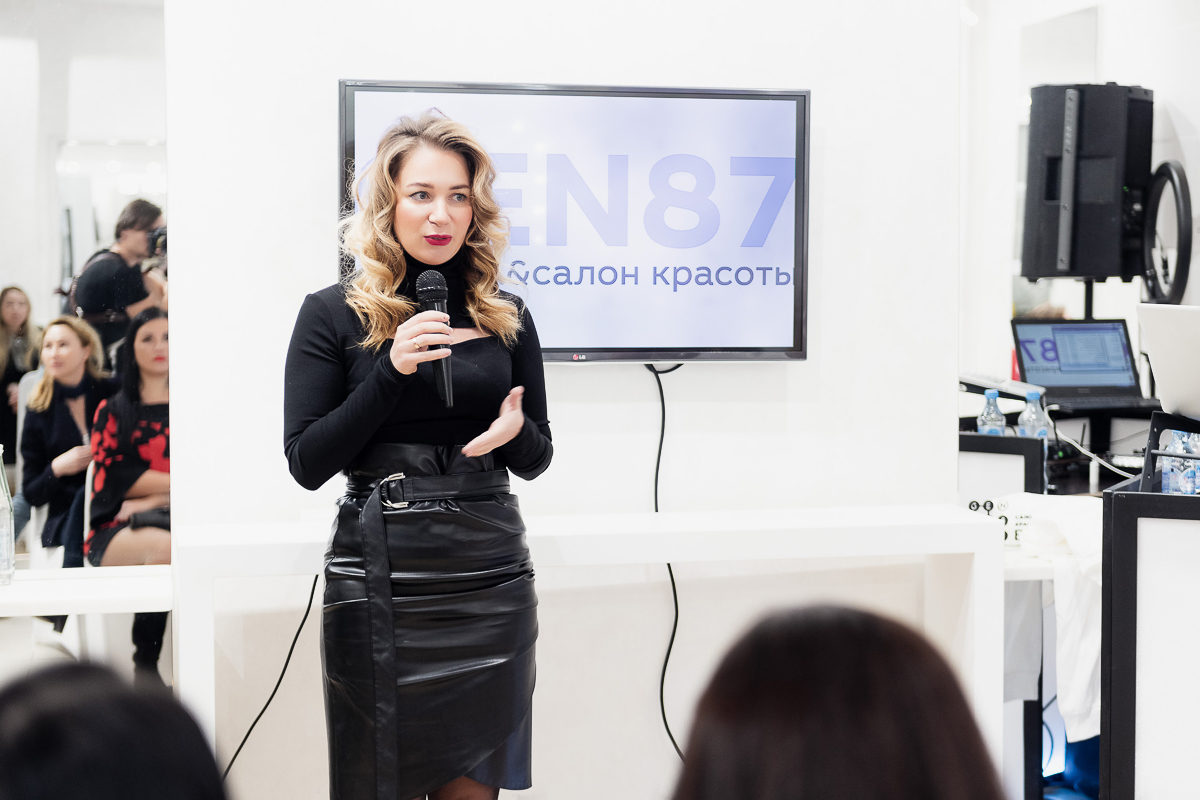 Салон и клиника GEN87 провели увлекательный бьюти-девичник. Приятная музыка, полезные мастер-классы, теплое общение - вот чем запомнится этот вечер