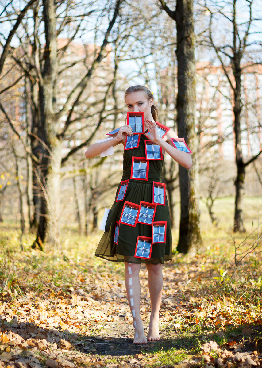 Люба журналист. В социальных сетях она ведет личный дневник, где через модельные фото и откровенные тексты призывает каждого задуматься о глобальных проблемах и самореализации