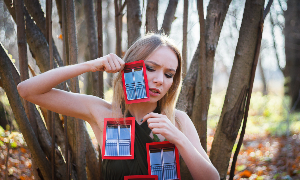 Люба журналист. В социальных сетях она ведет личный дневник, где через модельные фото и откровенные тексты призывает каждого задуматься о глобальных проблемах и самореализации