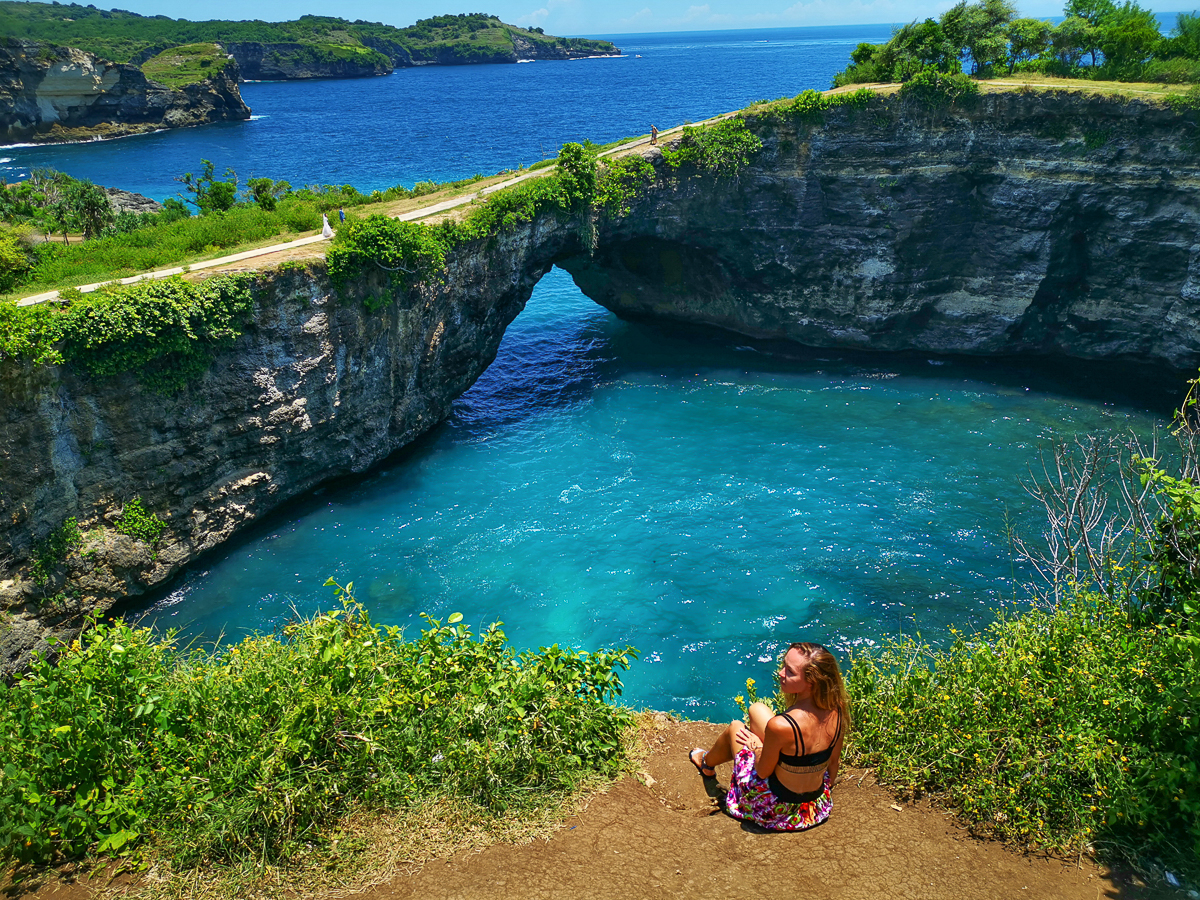 Всего за один год семейная пара Юлия и Никита Красновы из Владимира побывали в 12 европейских и 6 азиатских странах. Причем без миллионных накоплений за душой. Нам они рассказали, что обязательно брать с собой в дорогу, кухня какой страны самая вкусная и как легко распознать своих за границей