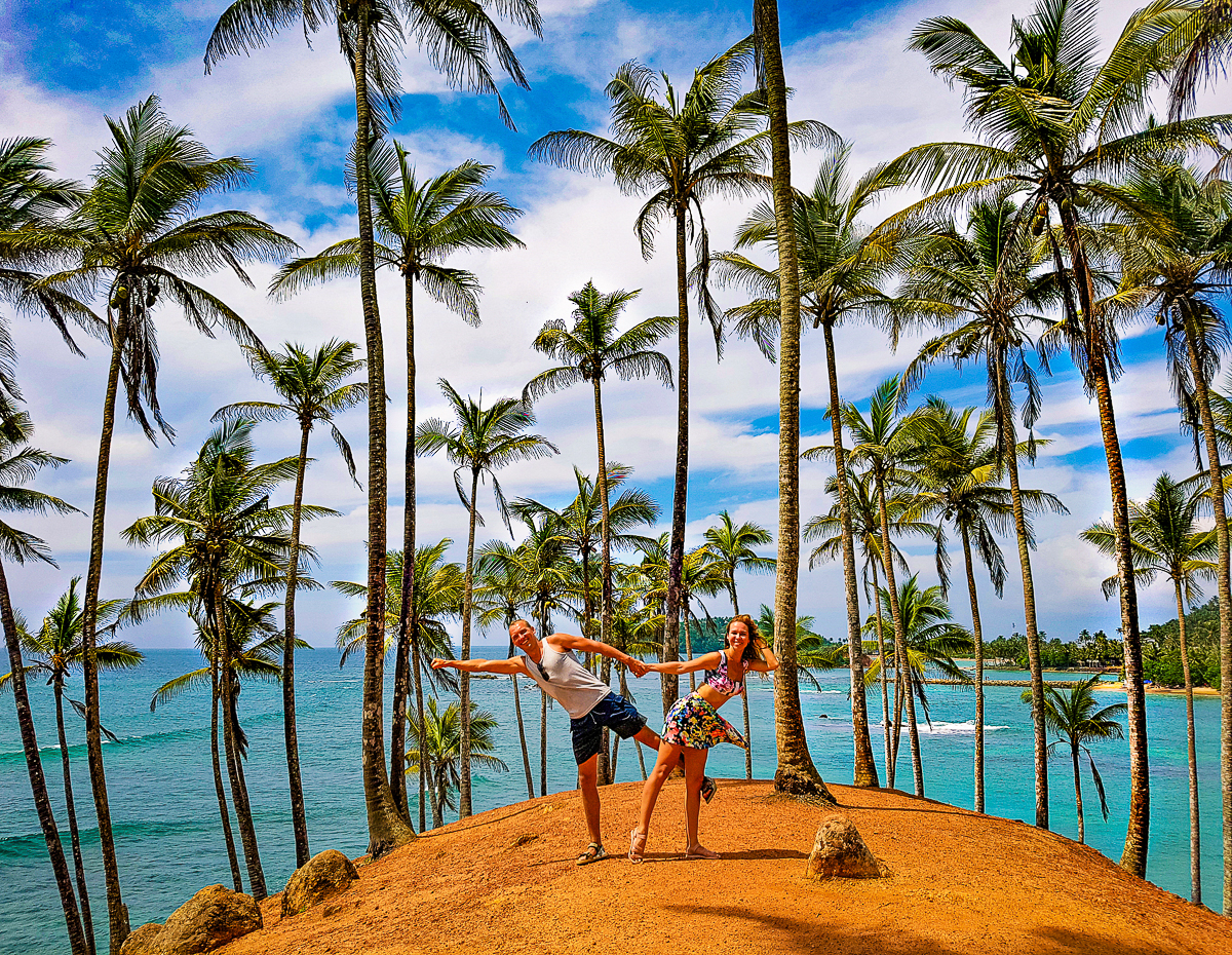 Всего за один год семейная пара Юлия и Никита Красновы из Владимира побывали в 12 европейских и 6 азиатских странах. Причем без миллионных накоплений за душой. Нам они рассказали, что обязательно брать с собой в дорогу, кухня какой страны самая вкусная и как легко распознать своих за границей