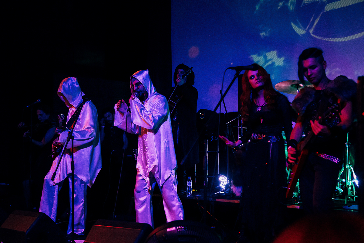 9 ноября в «Maxtone Concert Hall» большой сольный концерт отыграла популярная владимирская группа «Агидель». Все пришедшие на концерт смогли погрузиться в пучину мифологии крутого фолк-рока