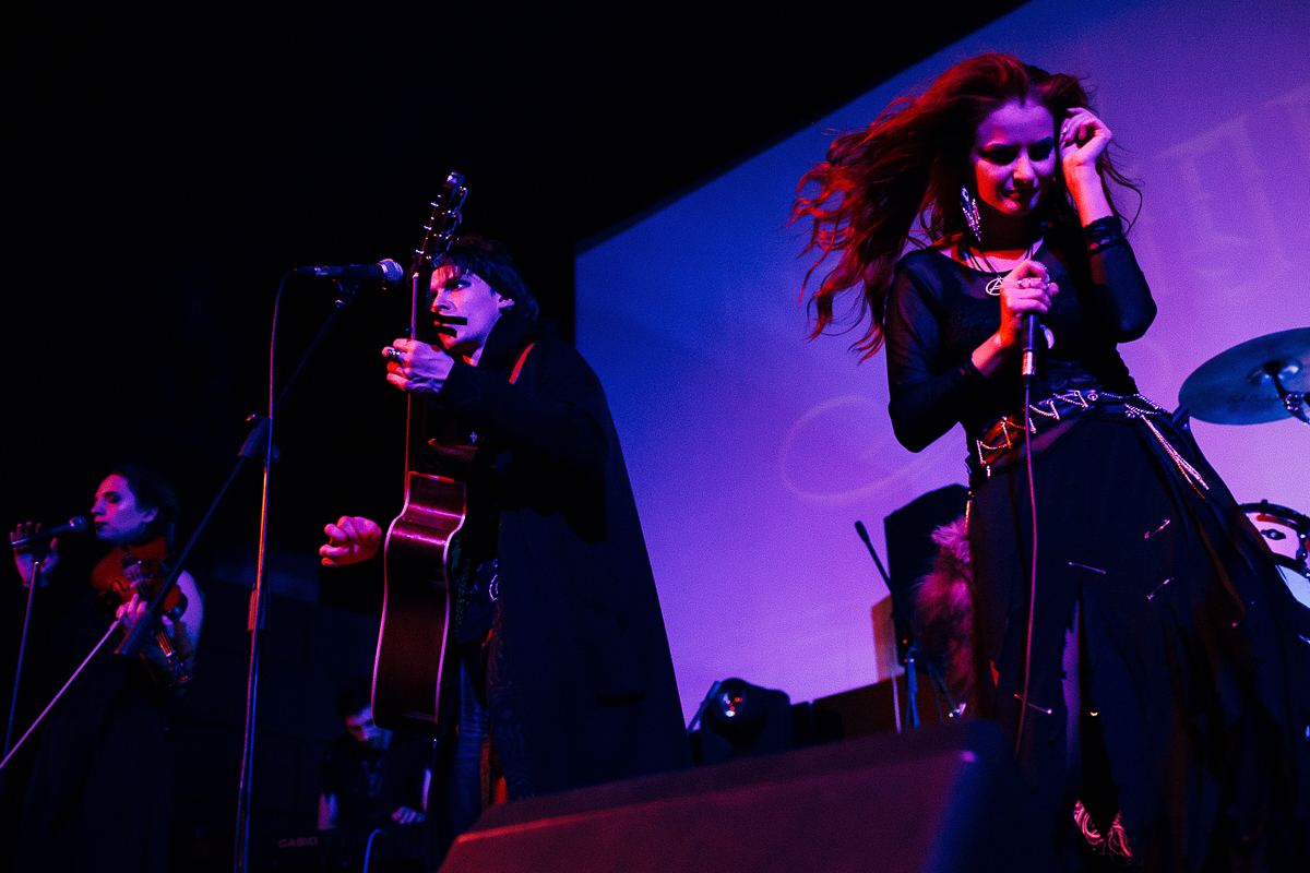 9 ноября в «Maxtone Concert Hall» большой сольный концерт отыграла популярная владимирская группа «Агидель». Все пришедшие на концерт смогли погрузиться в пучину мифологии крутого фолк-рока