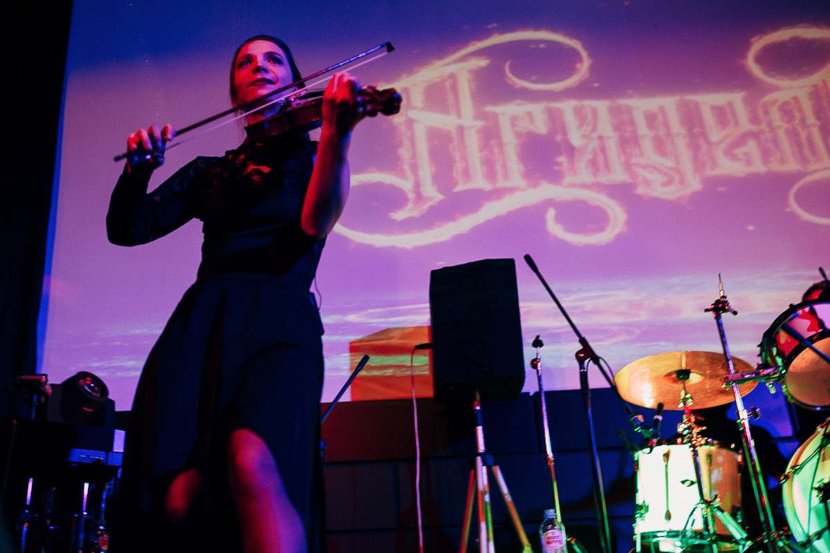 9 ноября в «Maxtone Concert Hall» большой сольный концерт отыграла популярная владимирская группа «Агидель». Все пришедшие на концерт смогли погрузиться в пучину мифологии крутого фолк-рока