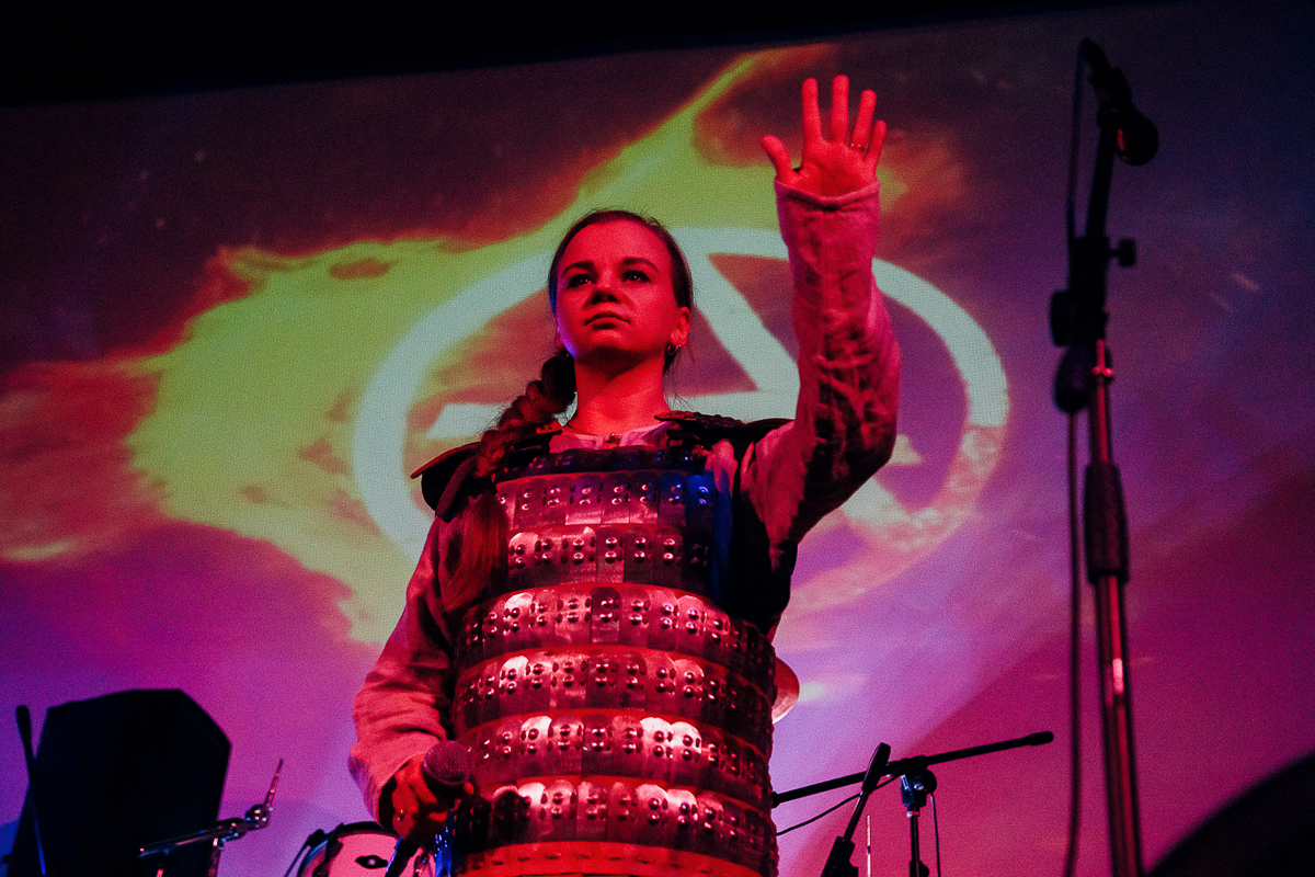 9 ноября в «Maxtone Concert Hall» большой сольный концерт отыграла популярная владимирская группа «Агидель». Все пришедшие на концерт смогли погрузиться в пучину мифологии крутого фолк-рока