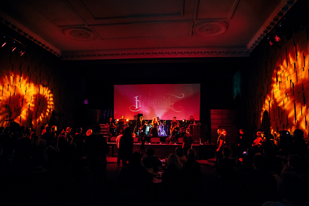 9 ноября в «Maxtone Concert Hall» большой сольный концерт отыграла популярная владимирская группа «Агидель». Все пришедшие на концерт смогли погрузиться в пучину мифологии крутого фолк-рока