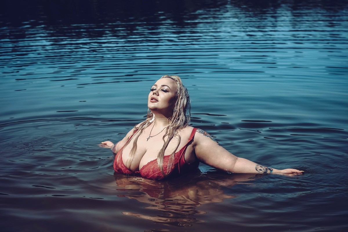 Чтобы быть красивым, нужно быть счастливым и здоровым, считает ботипозитив-модель из Владимира Гюнель Гусейнова. В откровенном блоге она рассказывает о себе, своих килограммах и отношениях