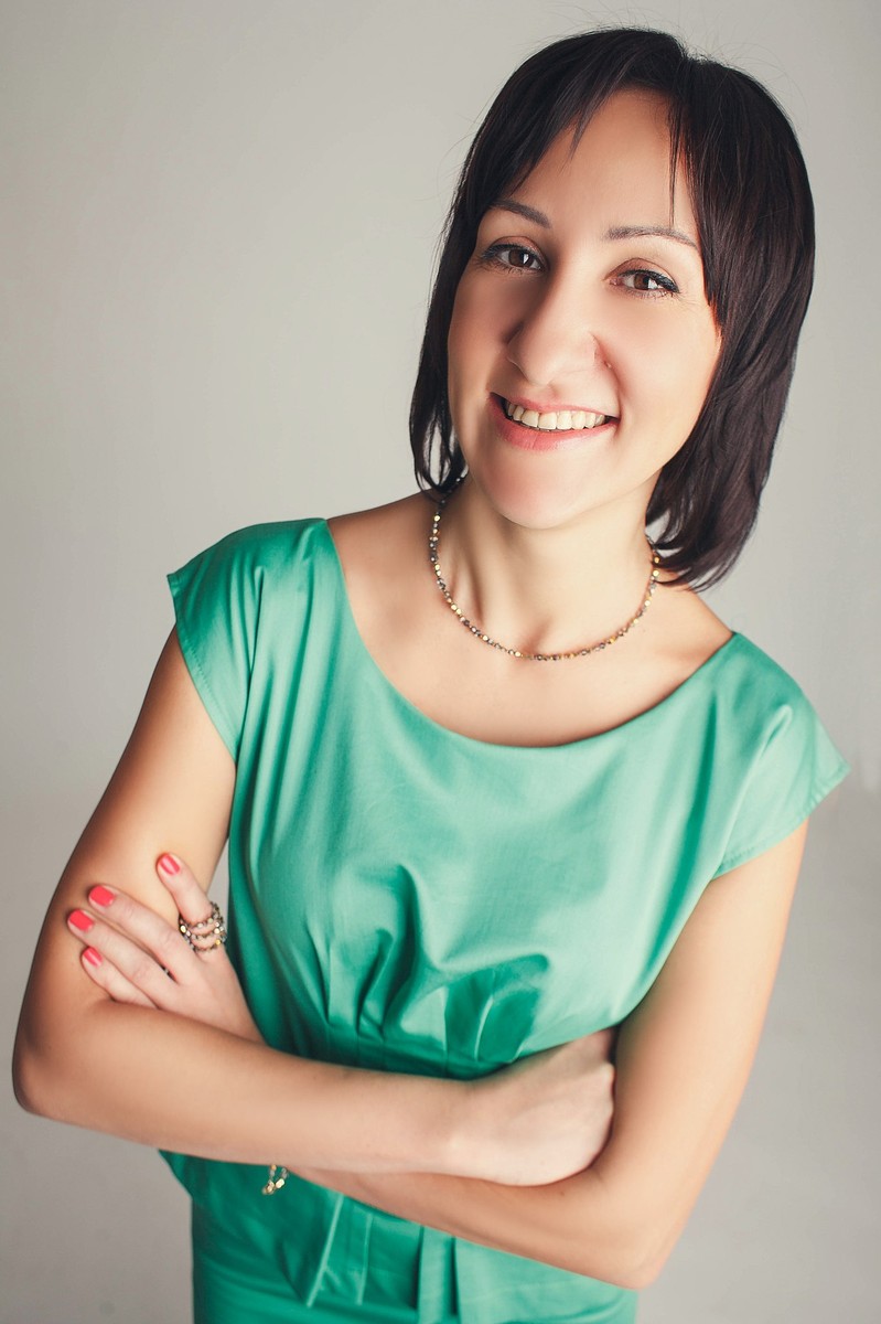 Представить жизнь Ольги Бузовой не под прицелом камер невозможно. Теперь про нее еще и сказки сочиняют. Анастасия Шатохина - автор уже двух сказочный клипов про Бусинку. Это вам точно надо увидеть!