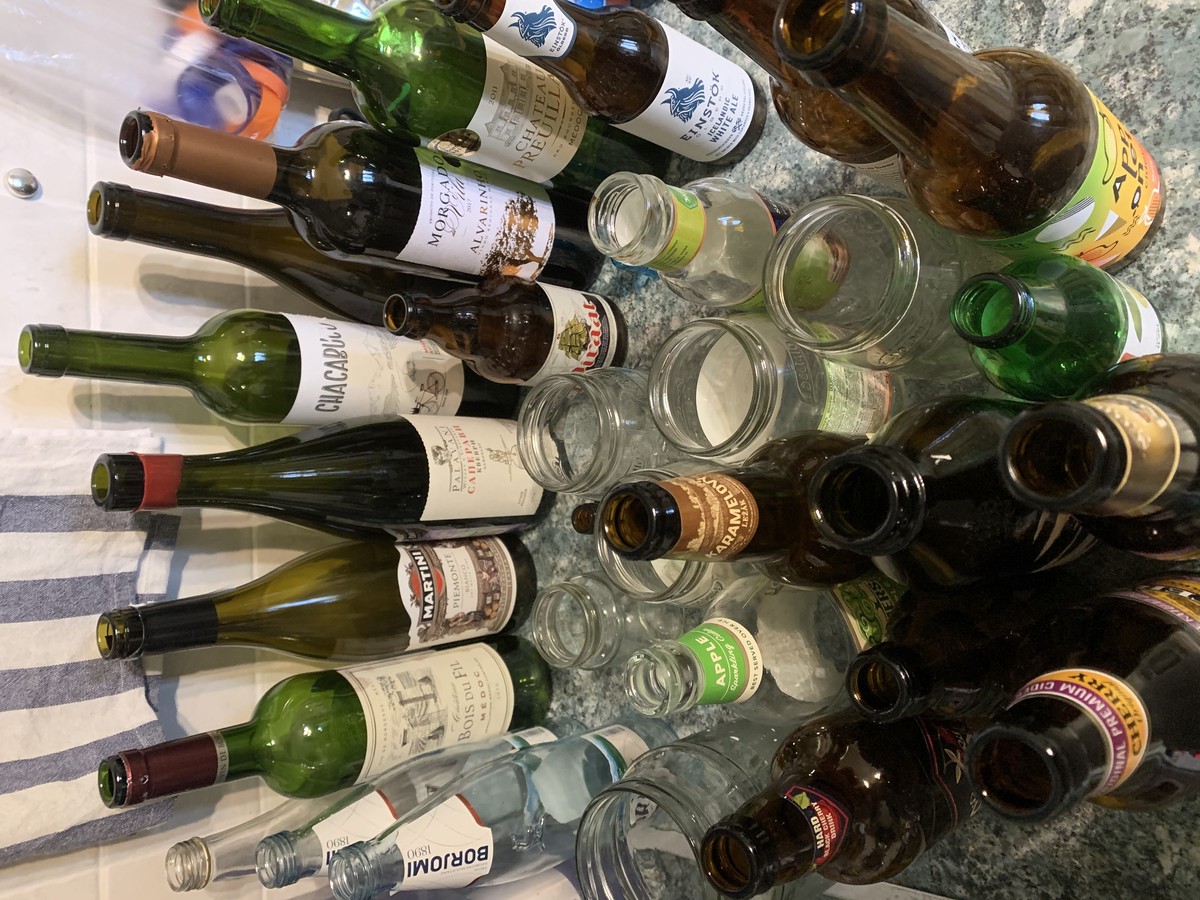 Жительница Владимира Айя Язкулиева много лет занимается раздельным сбором мусора. Она не выбрасывает пластик, стекло, бумагу в общий контейнер, а отвозит все это в пункты приема. Девушка рассказала, почему так стоит делать всем жителям города и с чего начать