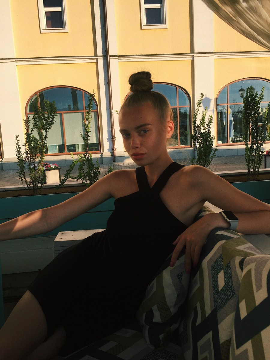 Сегодня вряд ли у приверженцев ЗОЖ возникнет желание спорить. Ведь на страницах нашего интернет-глянца вновь борец с собственной ленью, которая скинула почти 2 десятка лишнего веса. Знакомьтесь с Ариной Блохиной