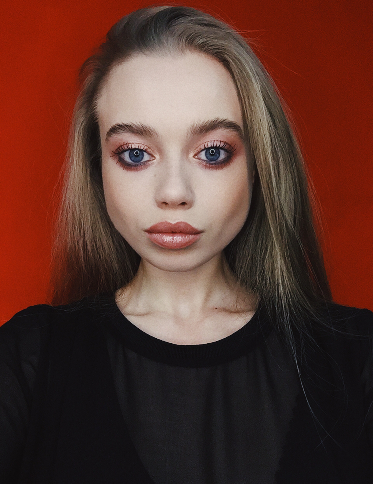 Сегодня вряд ли у приверженцев ЗОЖ возникнет желание спорить. Ведь на страницах нашего интернет-глянца вновь борец с собственной ленью, которая скинула почти 2 десятка лишнего веса. Знакомьтесь с Ариной Блохиной