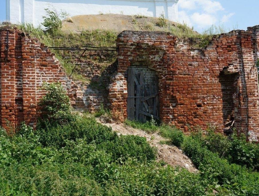 Памятник Суворову установили в родовом имении полководца - селе Кистыш Суздальского района. Но торжественное открытие скульптуры решили отложить до весны