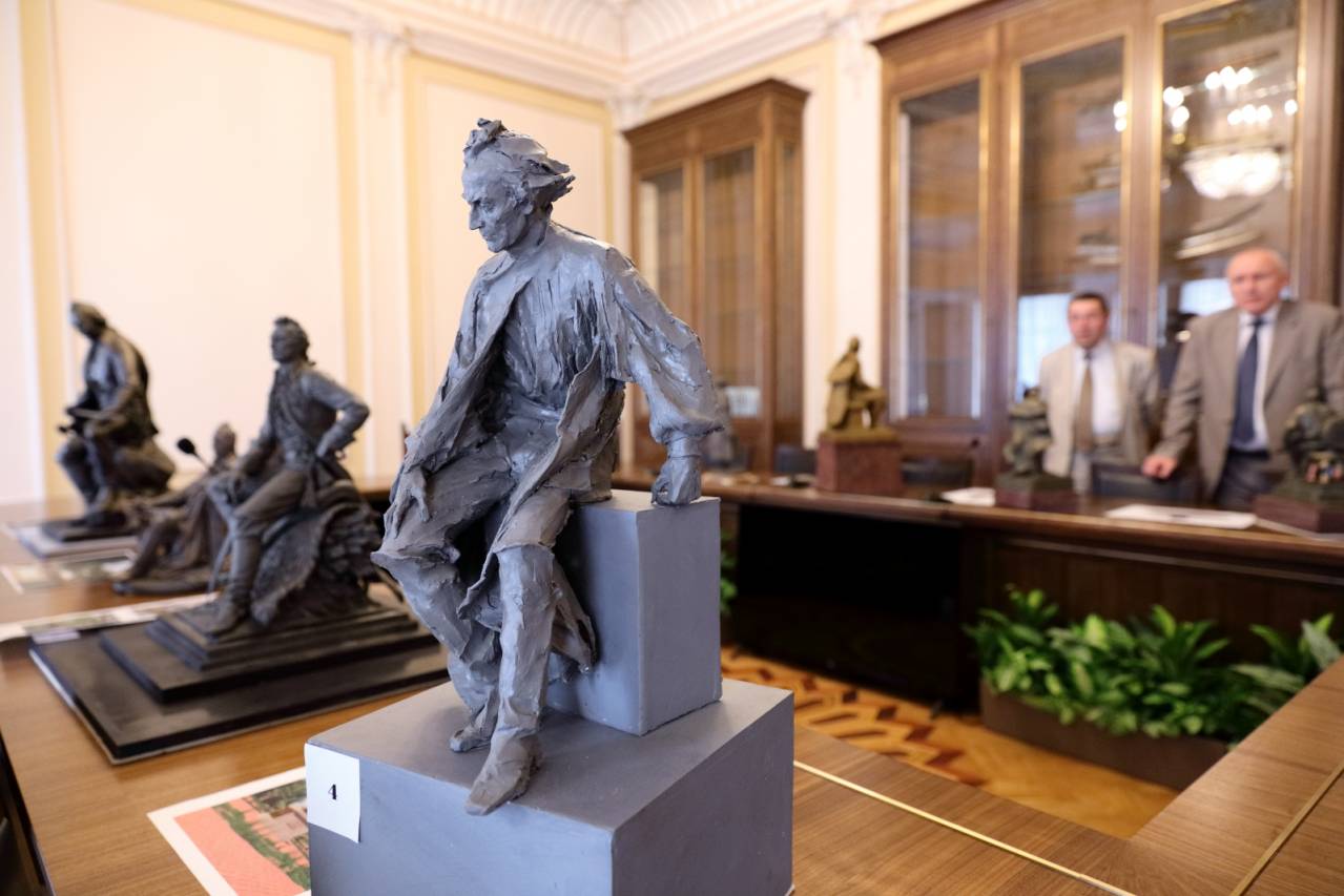 Памятник Суворову установили в родовом имении полководца - селе Кистыш Суздальского района. Но торжественное открытие скульптуры решили отложить до весны