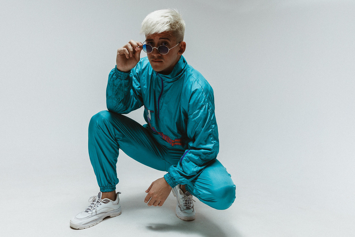 Игорь Леваков - мастер на все руки, ноги и прочие части тела. В его послужном списке более 10 танцевальных направлений: пластичных и грубых, плавных и резких. Читайте, как сочетать несочетаемое и идти по жизни, танцуя