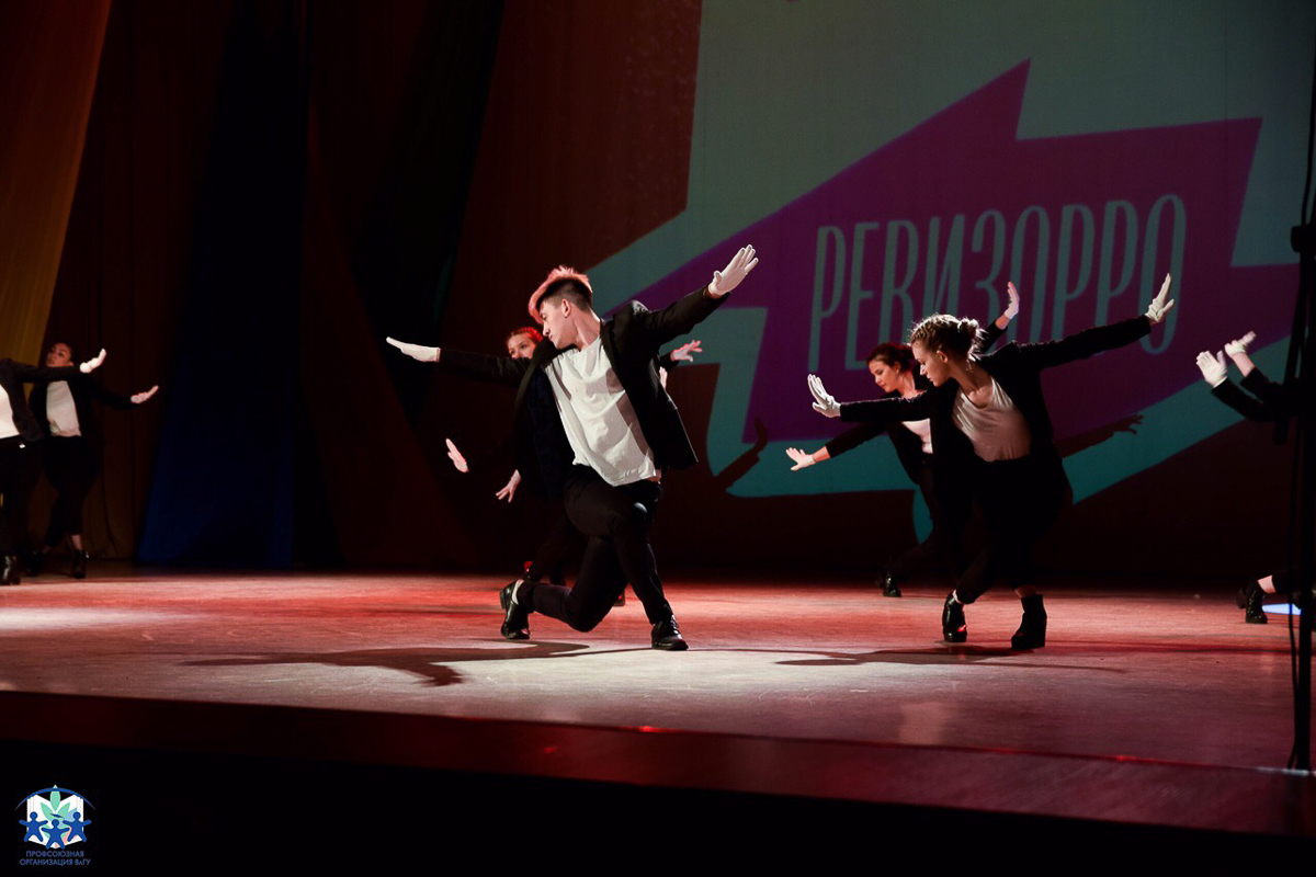 Игорь Леваков - мастер на все руки, ноги и прочие части тела. В его послужном списке более 10 танцевальных направлений: пластичных и грубых, плавных и резких. Читайте, как сочетать несочетаемое и идти по жизни, танцуя