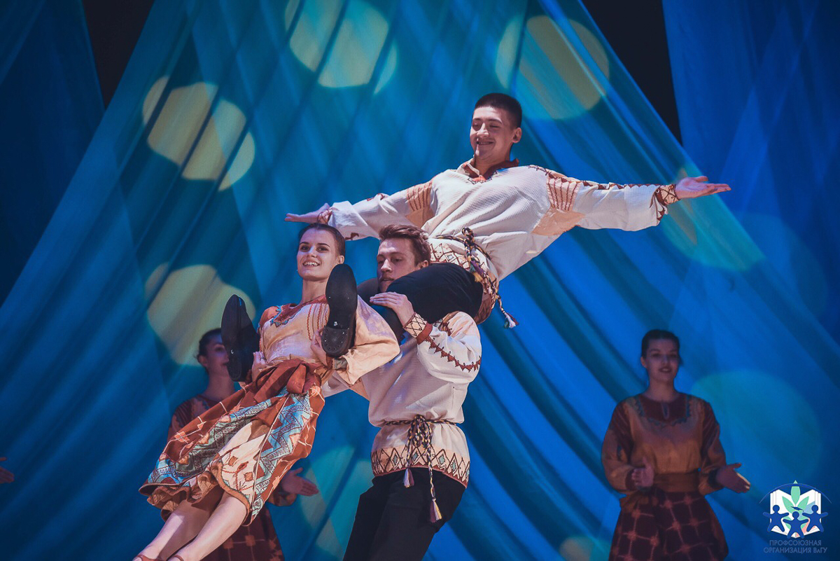 Игорь Леваков - мастер на все руки, ноги и прочие части тела. В его послужном списке более 10 танцевальных направлений: пластичных и грубых, плавных и резких. Читайте, как сочетать несочетаемое и идти по жизни, танцуя