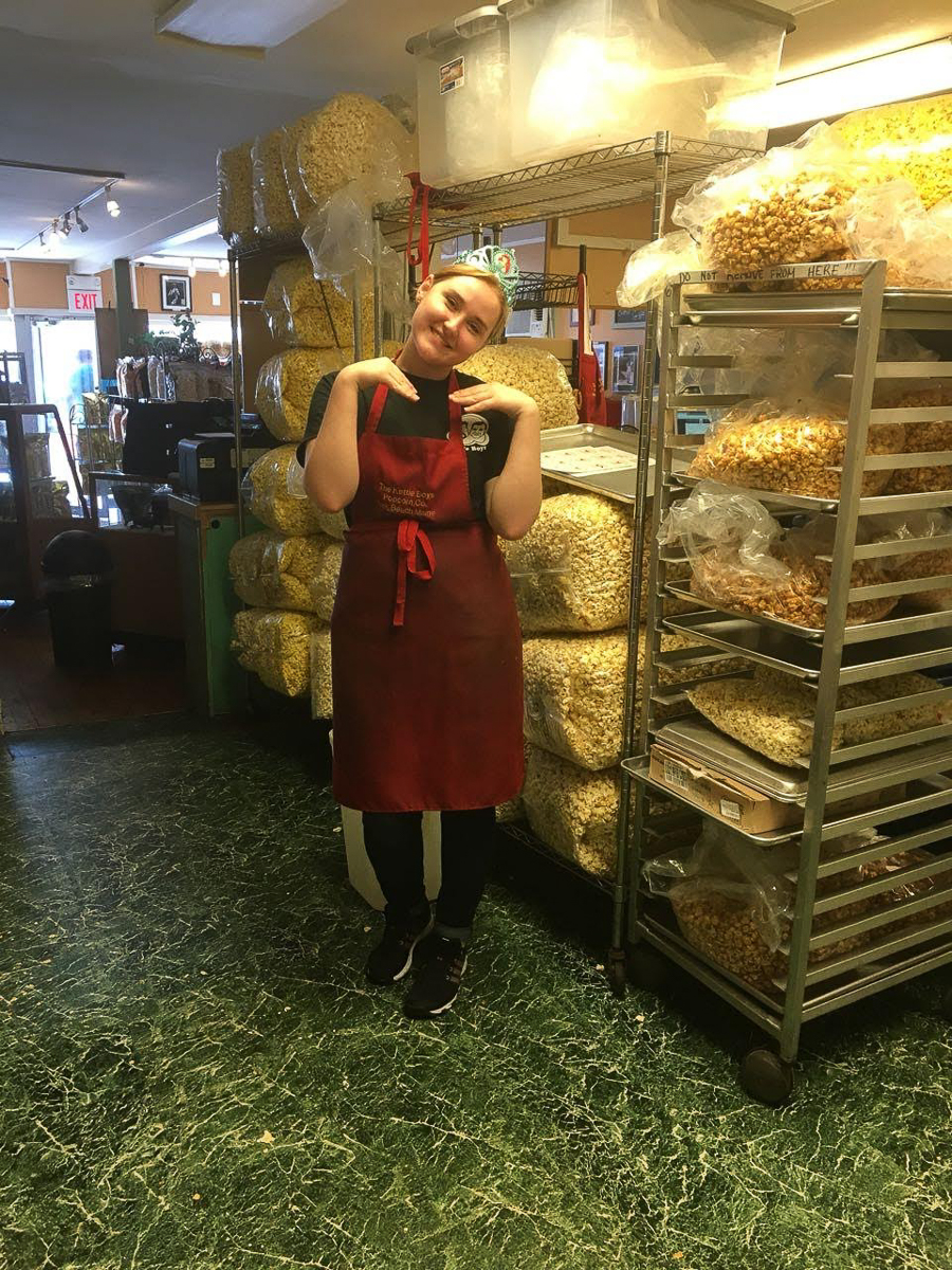 Пока большинство сверстников проводит летние каникулы на диване, ребята с факультета иностранных языков открывают свои “Америки” и зарабатывают деньги, а потом рассказывают об этом поучительные истории