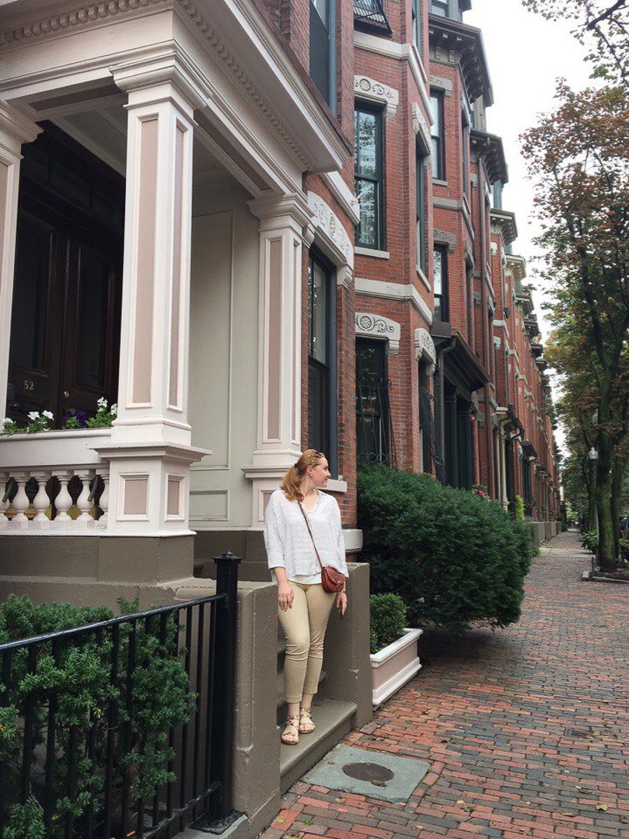 Пока большинство сверстников проводит летние каникулы на диване, ребята с факультета иностранных языков открывают свои “Америки” и зарабатывают деньги, а потом рассказывают об этом поучительные истории