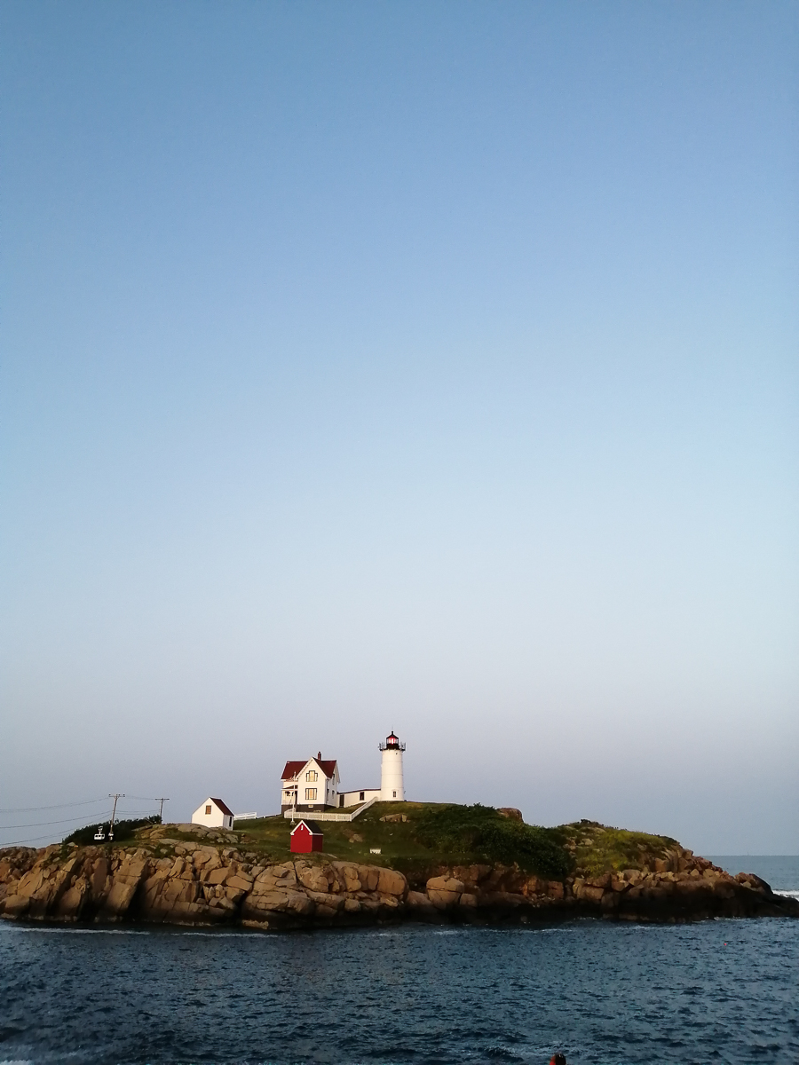 Пока большинство сверстников проводит летние каникулы на диване, ребята с факультета иностранных языков открывают свои “Америки” и зарабатывают деньги, а потом рассказывают об этом поучительные истории