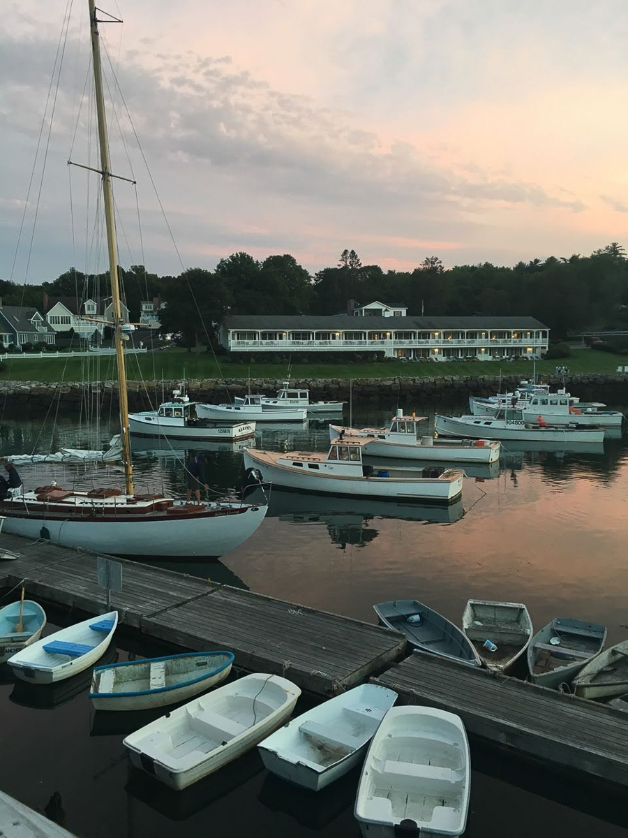 Пока большинство сверстников проводит летние каникулы на диване, ребята с факультета иностранных языков открывают свои “Америки” и зарабатывают деньги, а потом рассказывают об этом поучительные истории