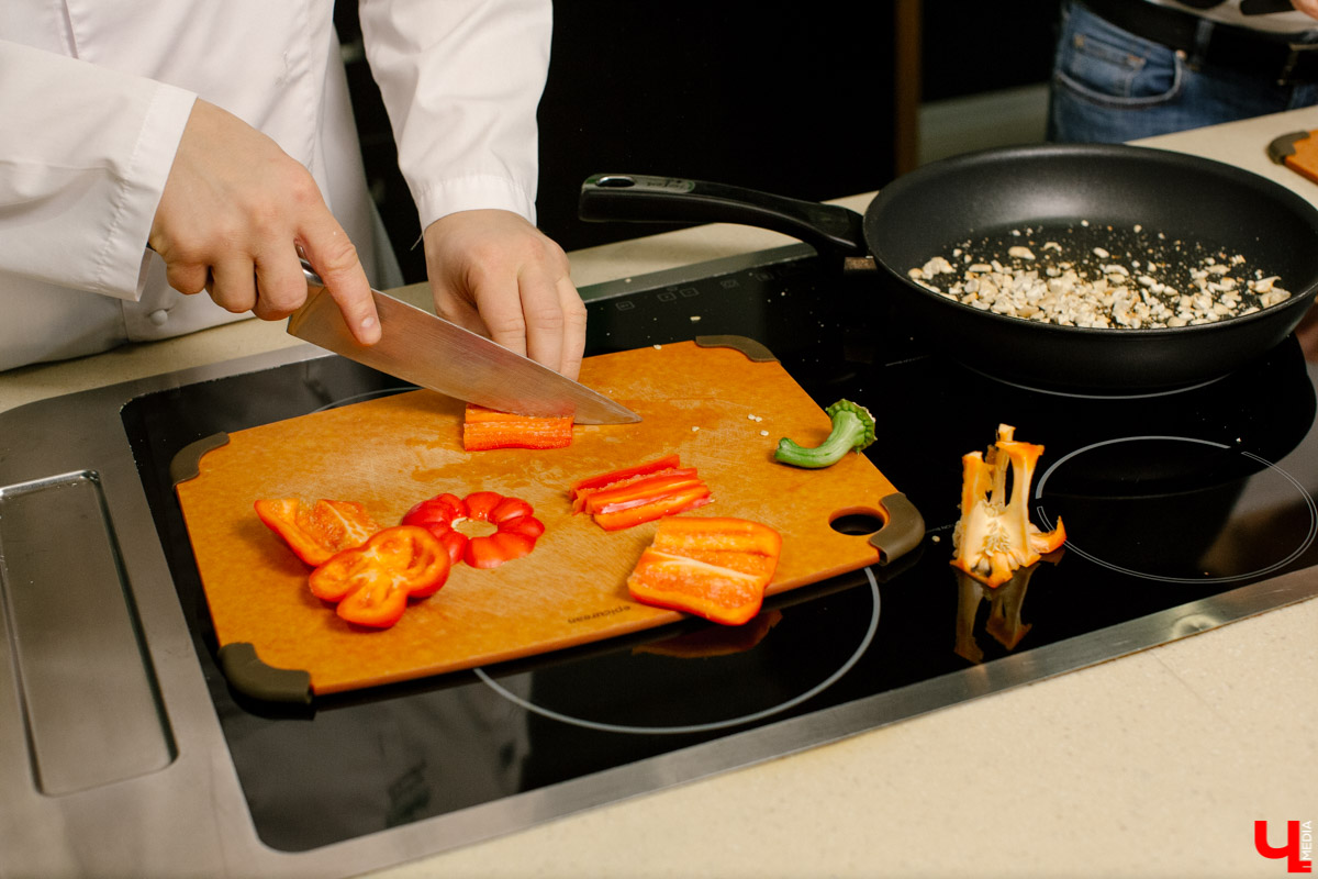 Новый кулинарный вектор шефа Roulet - тунец татаки с медовым перцем, приводящий мысли в порядок