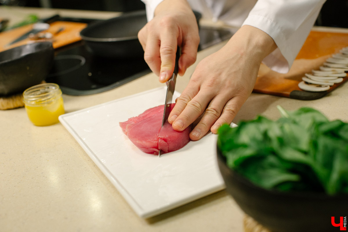 Новый кулинарный вектор шефа Roulet - тунец татаки с медовым перцем, приводящий мысли в порядок