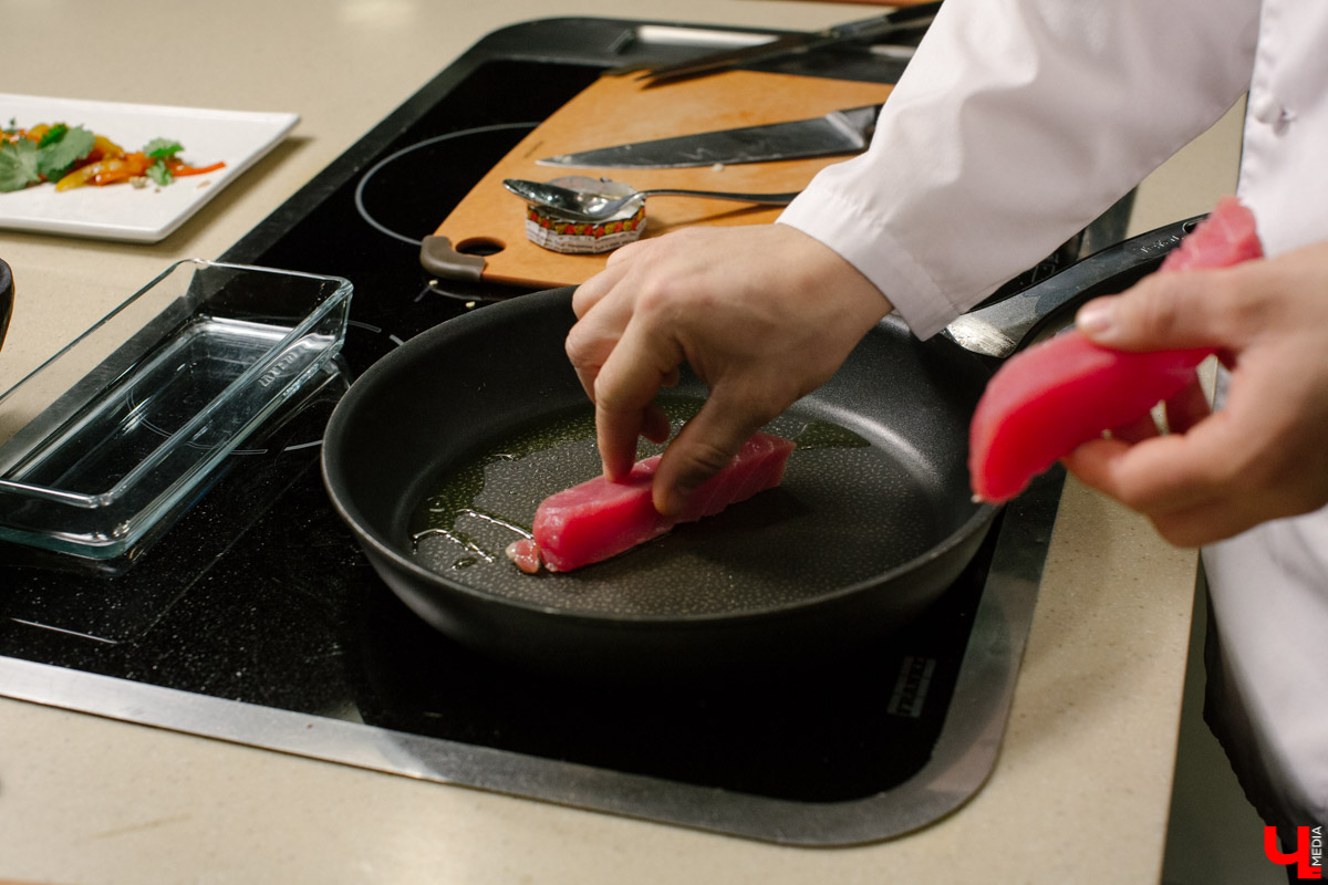 Новый кулинарный вектор шефа Roulet - тунец татаки с медовым перцем, приводящий мысли в порядок