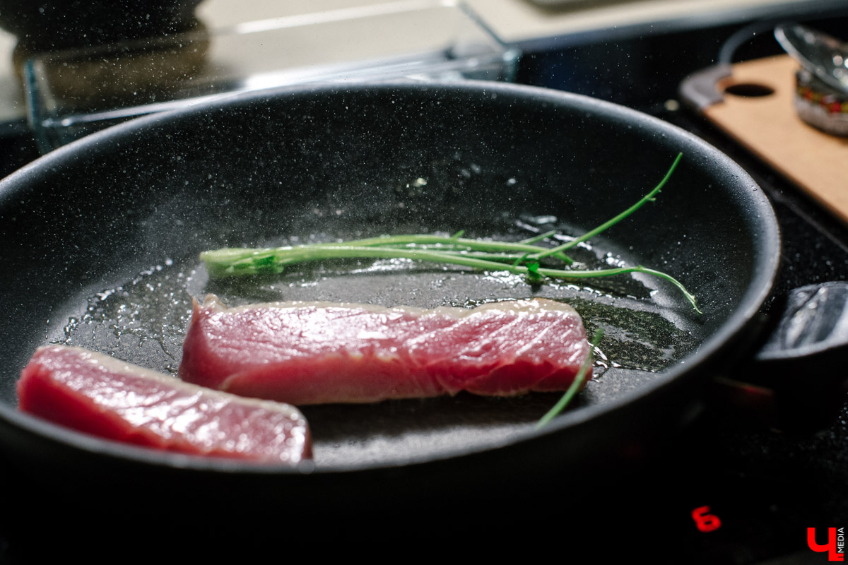 Новый кулинарный вектор шефа Roulet - тунец татаки с медовым перцем, приводящий мысли в порядок